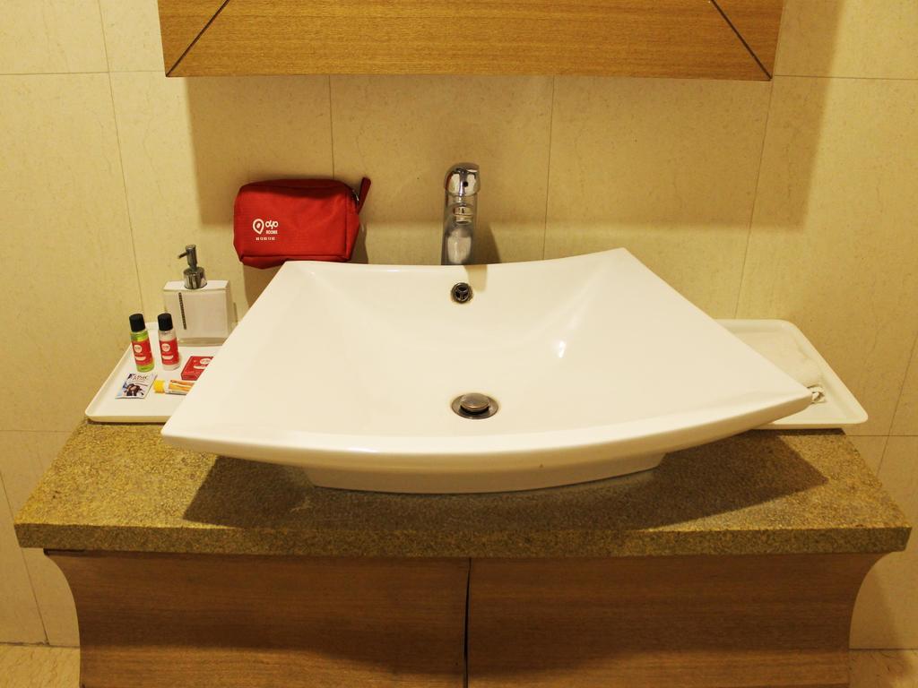 Oyo Premium Kaushambi Hotel Indirapuram Exterior photo