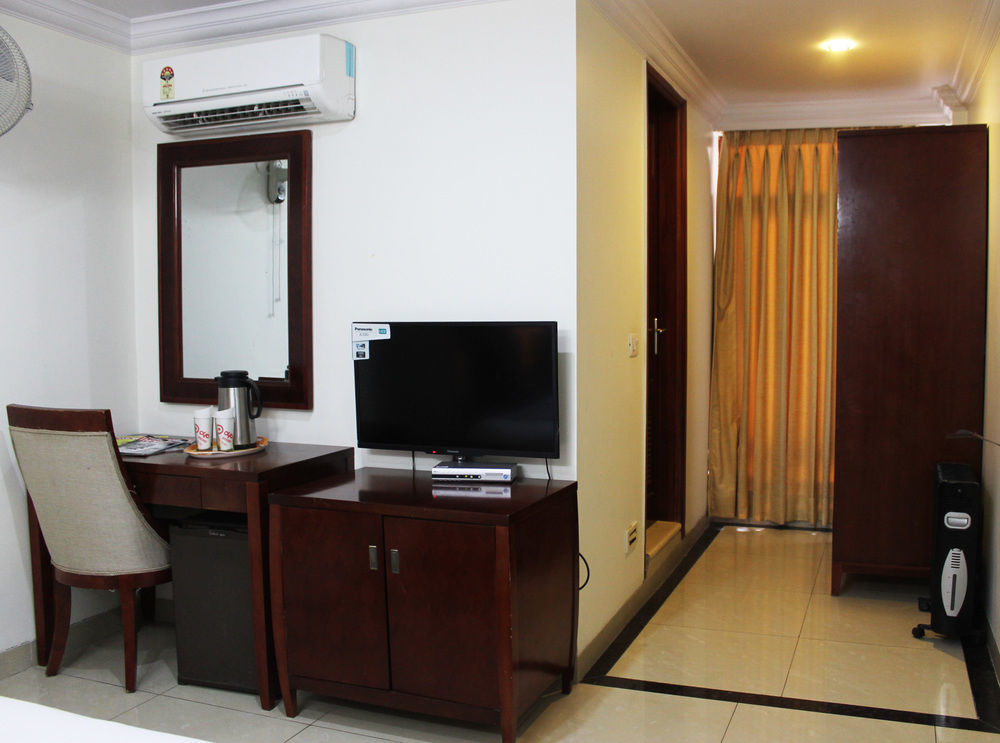 Oyo Premium Kaushambi Hotel Indirapuram Exterior photo